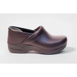 Dansko XP 2.0 Brown Waterproof Pull Up clogs size 40 (USA 9)
